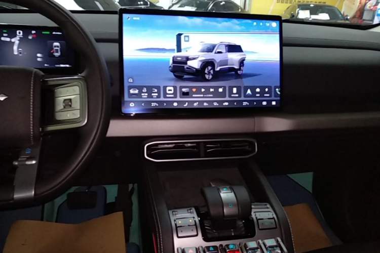 Used Formula Leopard Titanium 3 2025 501 km All-Wheel Drive Intelligent Driving Max Edition Audio And AC Panel