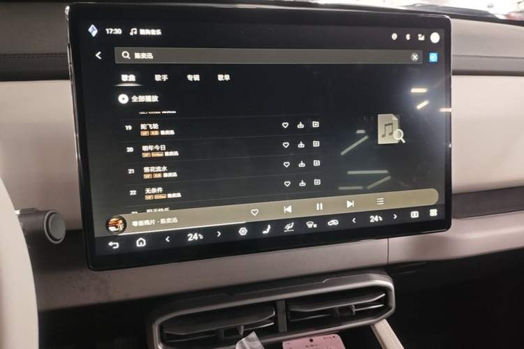 Used Formula Leopard Titanium 3 2025 501KM All-Wheel Drive Intelligent Driving Ultra Version Audio And AC Panel