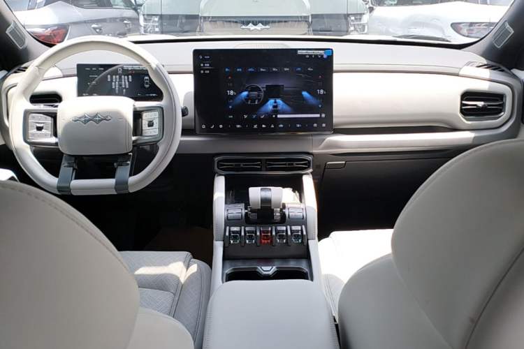 Used Formula Leopard Titanium 3 2025 501KM All-Wheel Drive Intelligent Driving Ultra Version Center Console