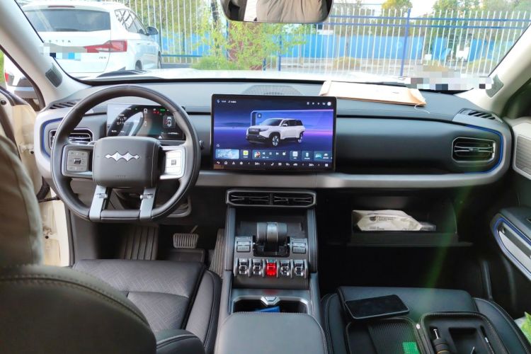 Used Formula Leopard Titanium 3 2025 501KM All-Wheel Drive Intelligent Driving Ultra Version Center Console
