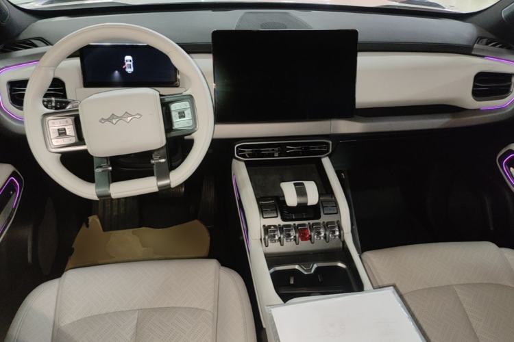 Used Formula Leopard Titanium 3 2025 501KM All-Wheel Drive Intelligent Driving Ultra Version Center Console