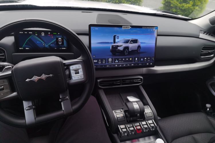 Used Formula Leopard Titanium 3 2025 501KM All-Wheel Drive Intelligent Driving Ultra Version Center Console