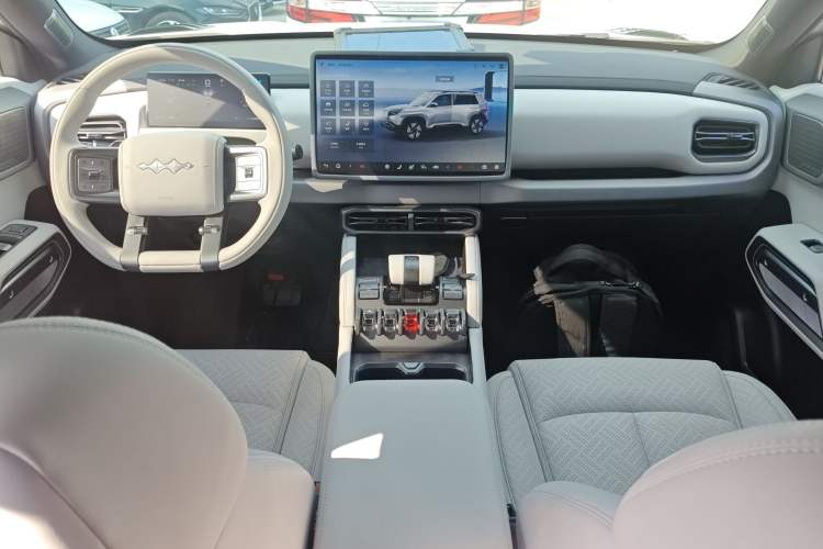 Used Formula Leopard Titanium 3 2025 501KM All-Wheel Drive Intelligent Driving Ultra Version Center Console