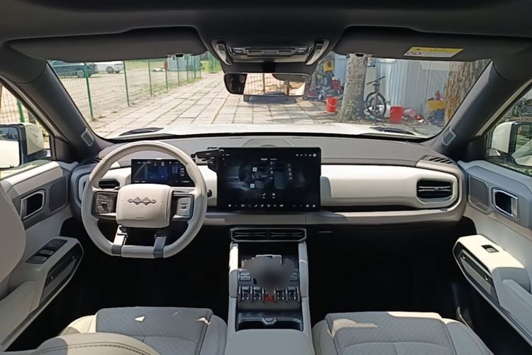 Used Formula Leopard Titanium 3 2025 501KM All-Wheel Drive Intelligent Driving Ultra Version Center Console