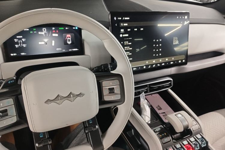 Used Formula Leopard Titanium 3 2025 501KM All-Wheel Drive Intelligent Driving Ultra Version Center Console