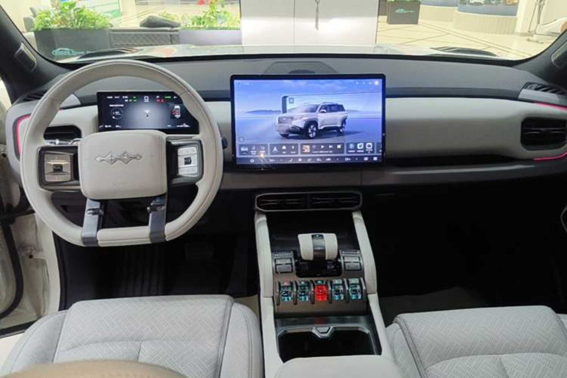 Used Formula Leopard Titanium 3 2025 501KM All-Wheel Drive Intelligent Driving Ultra Version Center Console