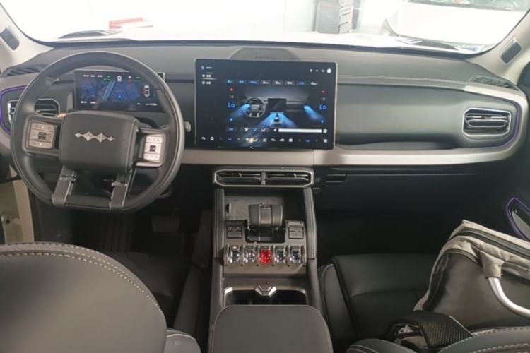 Used Formula Leopard Titanium 3 2025 501KM All-Wheel Drive Intelligent Driving Ultra Version Center Console