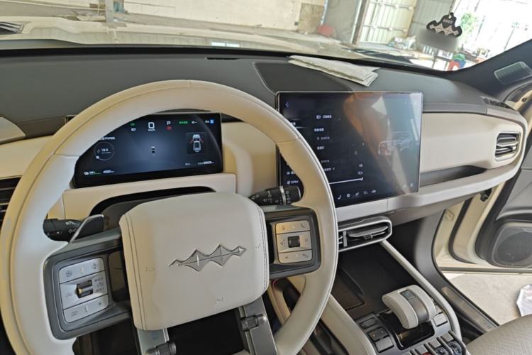 Used Formula Leopard Titanium 3 2025 501KM All-Wheel Drive Intelligent Driving Ultra Version Center Console