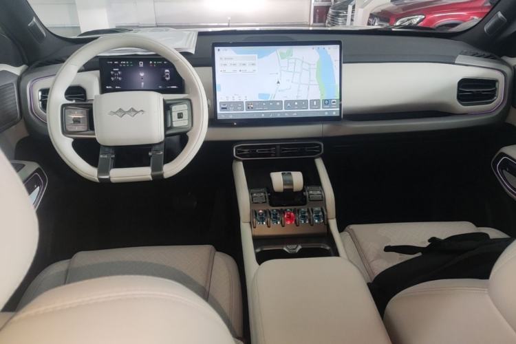 Used Formula Leopard Titanium 3 2025 501KM All-Wheel Drive Intelligent Driving Ultra Version Center Console