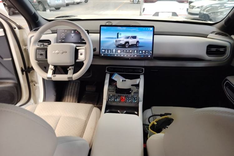 Used Formula Leopard Titanium 3 2025 501 km All-Wheel Drive Intelligent Driving Max Edition Center Console