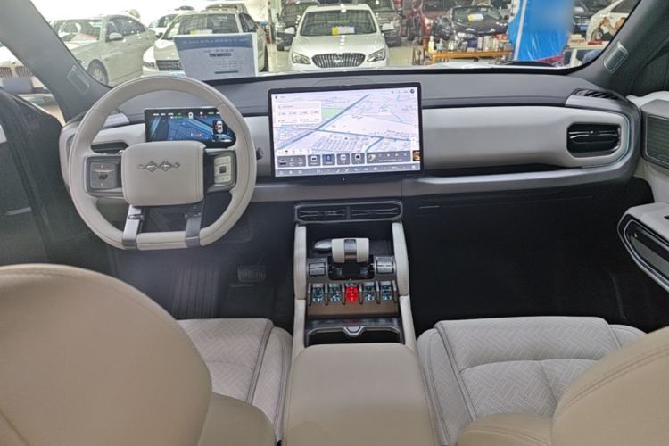 Used Formula Leopard Titanium 3 2025 501KM All-Wheel Drive Intelligent Driving Ultra Version Center Console