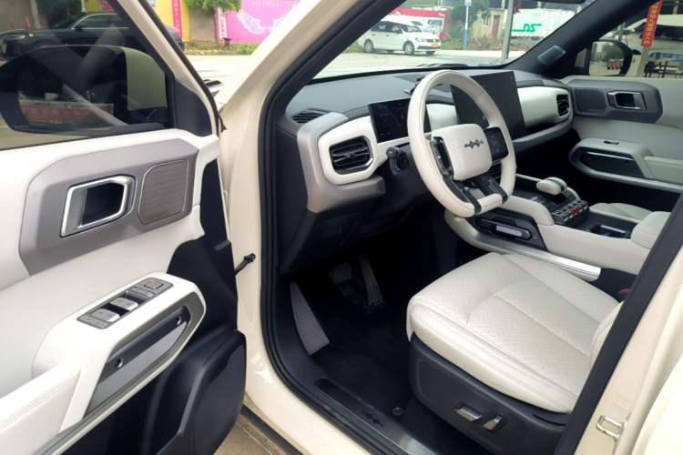 Used Formula Leopard Titanium 3 2025 501KM All-Wheel Drive Intelligent Driving Ultra Version Driver Seat