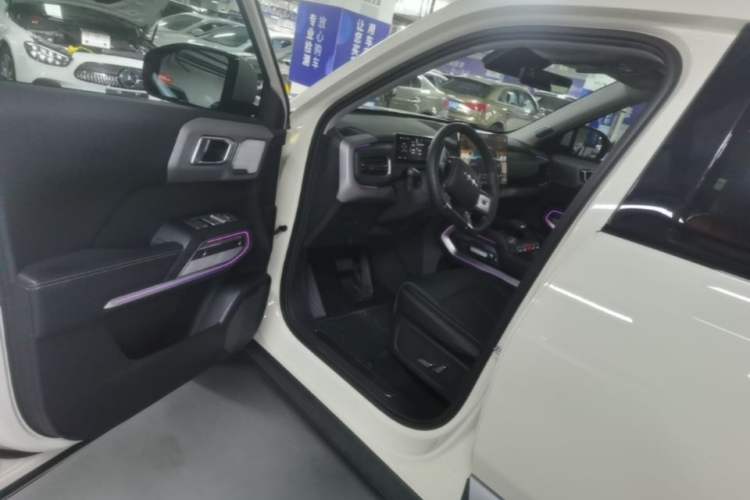 Used Formula Leopard Titanium 3 2025 501KM All-Wheel Drive Intelligent Driving Ultra Version Driver Seat