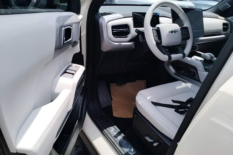 Used Formula Leopard Titanium 3 2025 501KM All-Wheel Drive Intelligent Driving Ultra Version Driver Seat