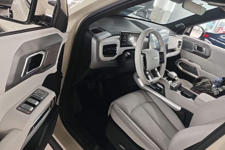 Used Formula Leopard Titanium 3 2025 501KM All-Wheel Drive Intelligent Driving Ultra Version Driver Seat