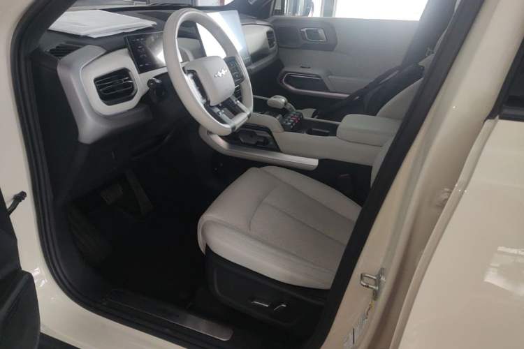 Used Formula Leopard Titanium 3 2025 501KM All-Wheel Drive Intelligent Driving Ultra Version Driver Seat
