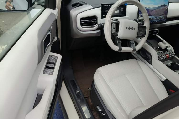 Used Formula Leopard Titanium 3 2025 501KM All-Wheel Drive Intelligent Driving Ultra Version Driver Seat