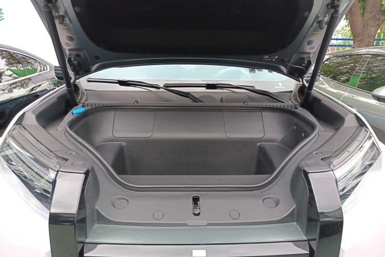 Used Formula Leopard Titanium 3 2025 501 km All-Wheel Drive Intelligent Driving Max Edition Engine Bay