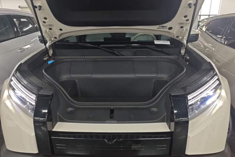 Used Formula Leopard Titanium 3 2025 501 km All-Wheel Drive Intelligent Driving Max Edition Engine Bay
