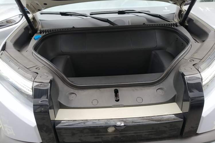 Used Formula Leopard Titanium 3 2025 501KM All-Wheel Drive Intelligent Driving Ultra Version Engine Bay