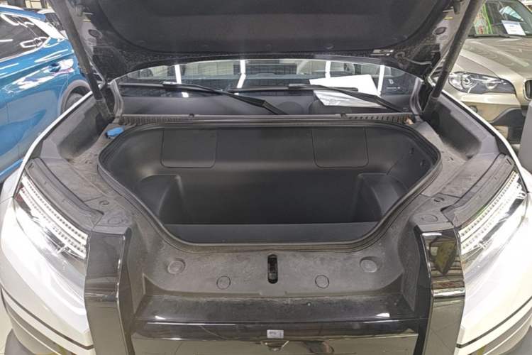 Used Formula Leopard Titanium 3 2025 501KM All-Wheel Drive Intelligent Driving Ultra Version Engine Bay