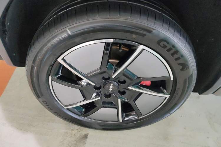 Used Formula Leopard Titanium 3 2025 501KM All-Wheel Drive Intelligent Driving Ultra Version Exterior 4