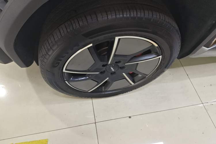Used Formula Leopard Titanium 3 2025 501KM All-Wheel Drive Intelligent Driving Ultra Version Exterior 4