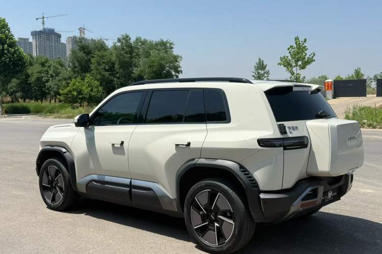 Used Formula Leopard Titanium 3 2025 501 km All-Wheel Drive Intelligent Driving Max Edition Exterior 9