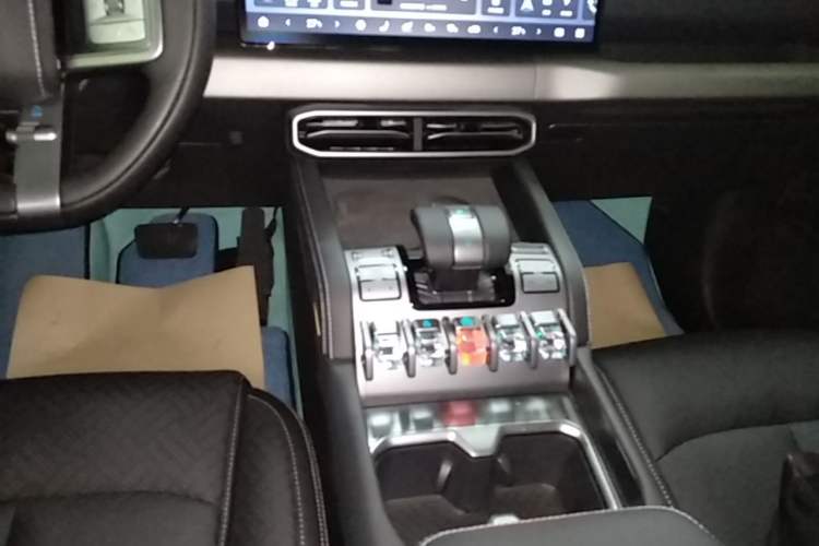 Used Formula Leopard Titanium 3 2025 501 km All-Wheel Drive Intelligent Driving Max Edition Gear Lever