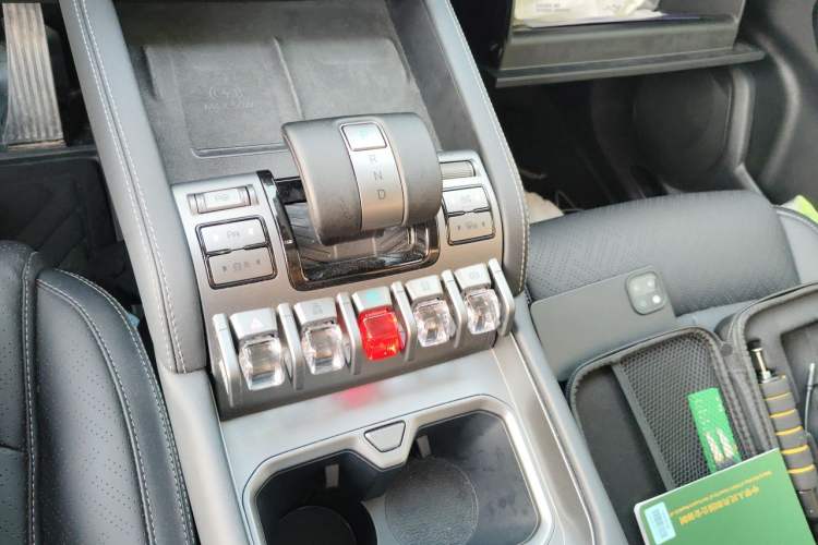 Used Formula Leopard Titanium 3 2025 501KM All-Wheel Drive Intelligent Driving Ultra Version Gear Lever