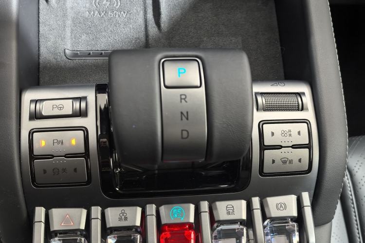 Used Formula Leopard Titanium 3 2025 501 km All-Wheel Drive Intelligent Driving Max Edition Gear Lever