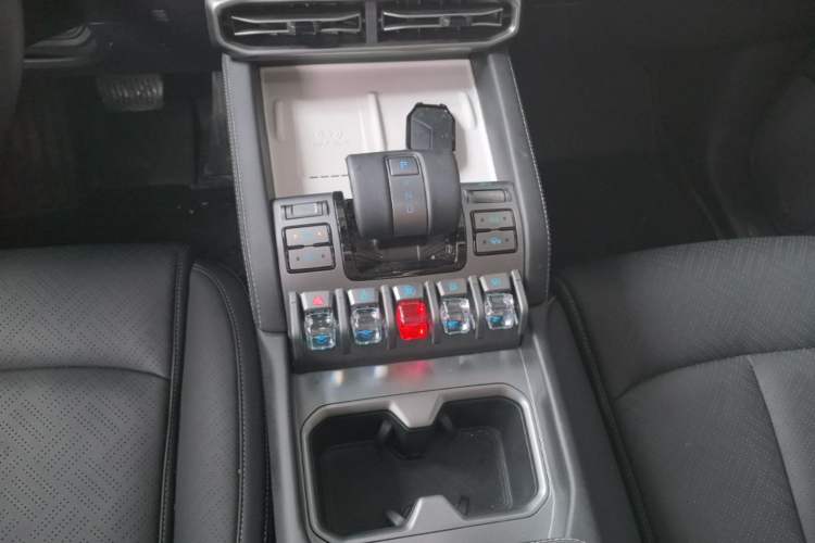 Used Formula Leopard Titanium 3 2025 501 km Range Rear-Wheel Drive Intelligent Driving Max Edition Gear Lever