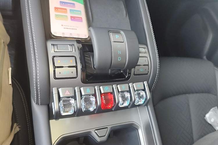 Used Formula Leopard Titanium 3 2025 501KM All-Wheel Drive Intelligent Driving Ultra Version Gear Lever