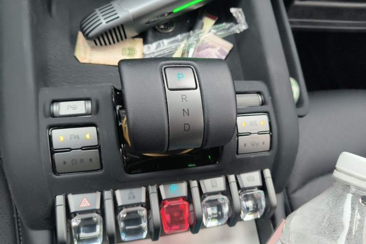 Used Formula Leopard Titanium 3 2025 501KM All-Wheel Drive Intelligent Driving Ultra Version Gear Lever