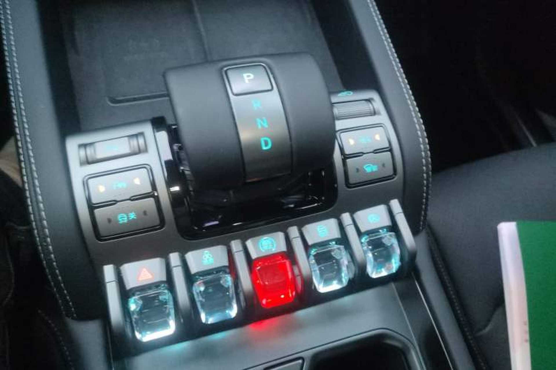 Used Formula Leopard Titanium 3 2025 501KM All-Wheel Drive Intelligent Driving Ultra Version Gear Lever