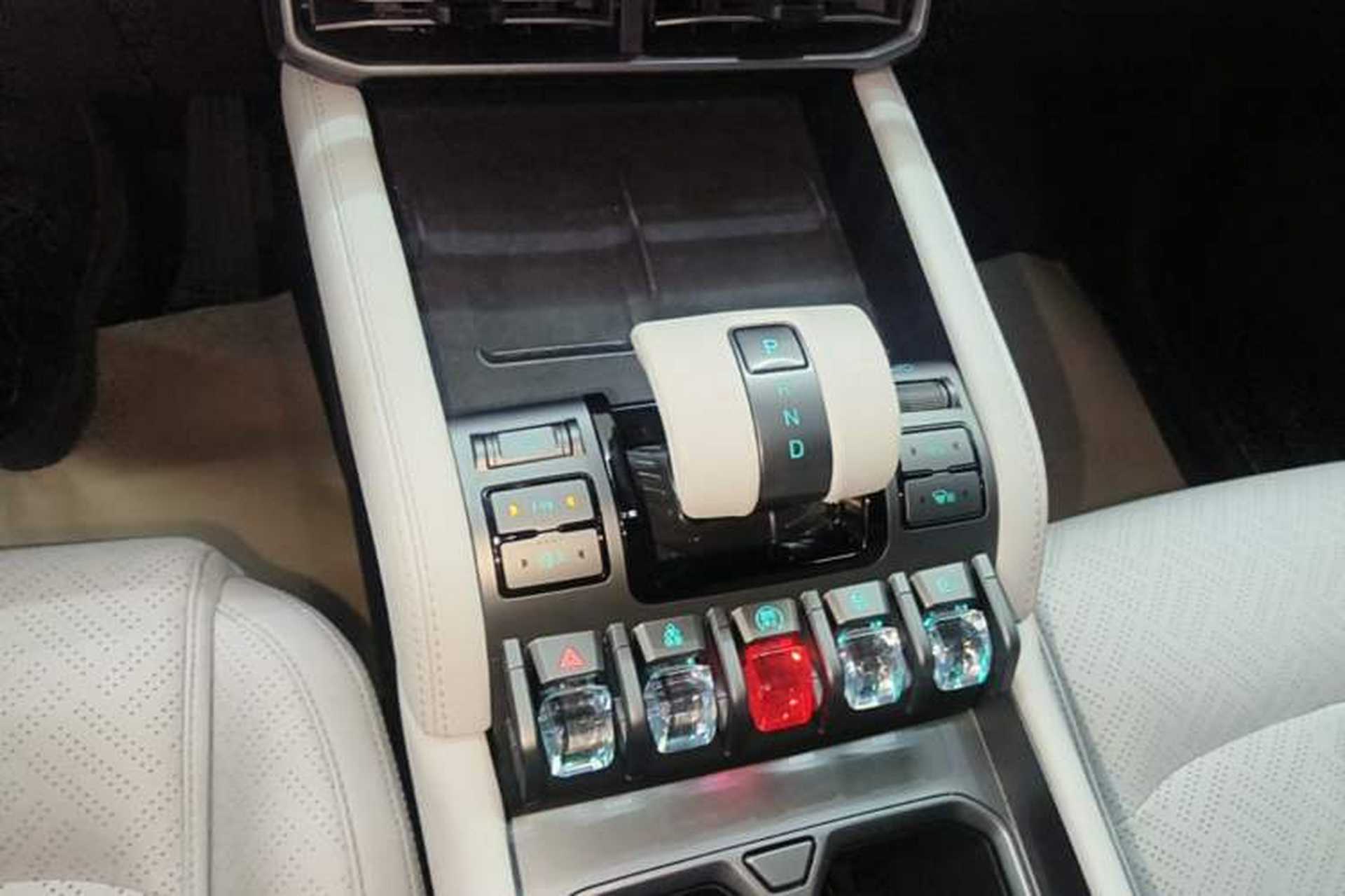 Used Formula Leopard Titanium 3 2025 501KM All-Wheel Drive Intelligent Driving Ultra Version Gear Lever