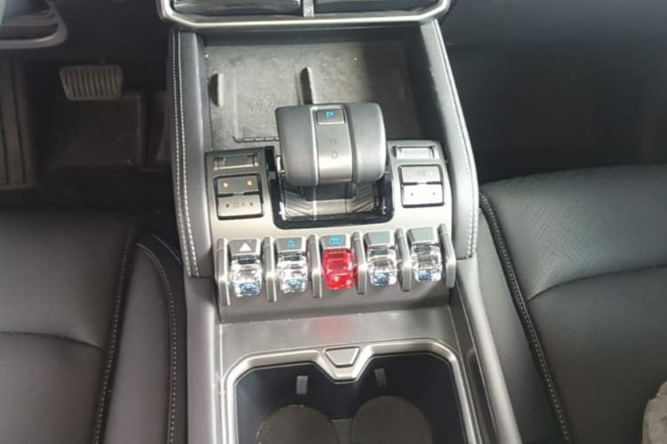 Used Formula Leopard Titanium 3 2025 501KM All-Wheel Drive Intelligent Driving Ultra Version Gear Lever