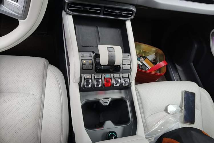 Used Formula Leopard Titanium 3 2025 501KM All-Wheel Drive Intelligent Driving Ultra Version Gear Lever