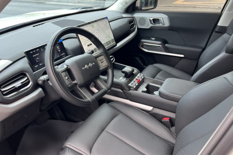 Used Formula Leopard Titanium 3 2025 501 km Range Rear-Wheel Drive Intelligent Driving Pro Version Interior 1