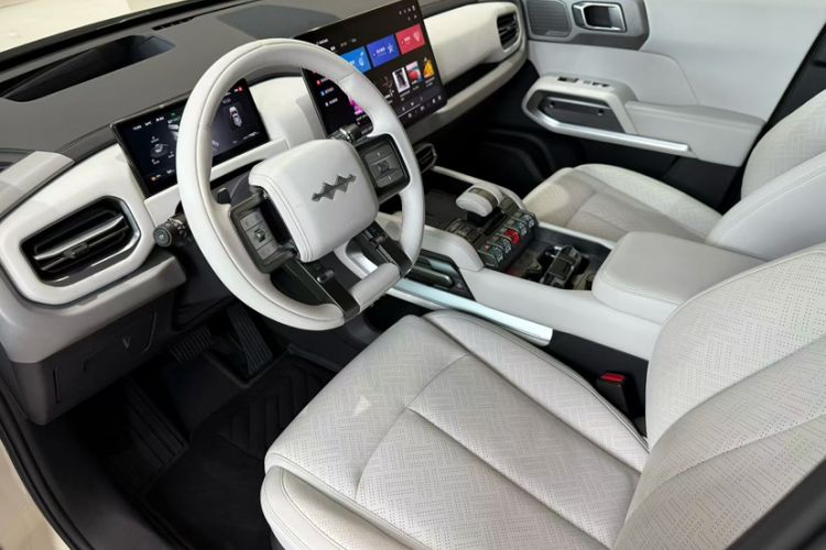 Used Formula Leopard Titanium 3 2025 501 km Four-Wheel Drive Drone Edition Interior 10