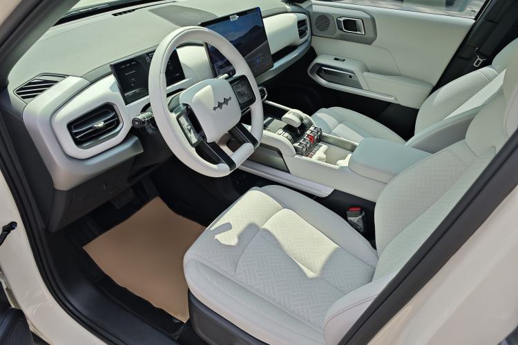 Used Formula Leopard Titanium 3 2025 501 km Range Rear-Wheel Drive Intelligent Driving Max Edition Interior 2