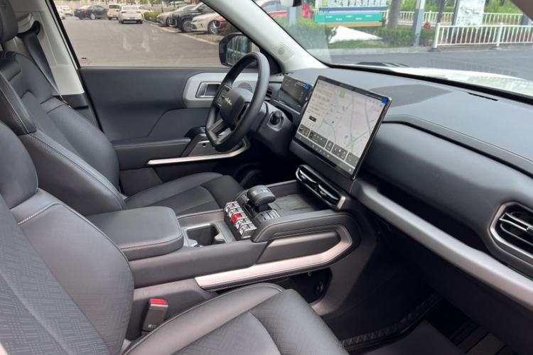 Used Formula Leopard Titanium 3 2025 501 km Range Rear-Wheel Drive Intelligent Driving Pro Version Interior 2