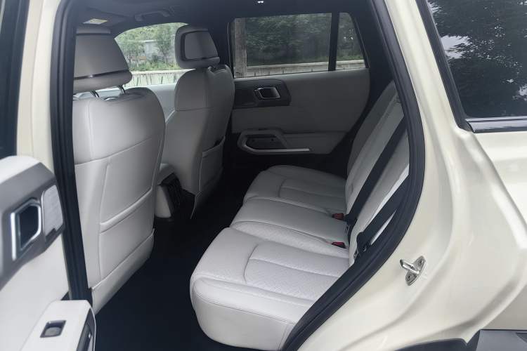 Used Formula Leopard Titanium 3 2025 501 km Four-Wheel Drive Drone Edition Interior 2