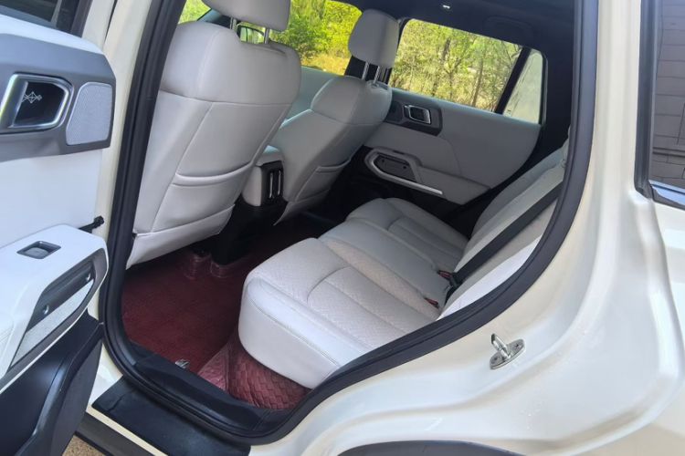 Used Formula Leopard Titanium 3 2025 501 km Range Rear-Wheel Drive Intelligent Driving Max Edition Interior 3