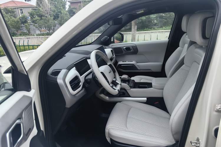 Used Formula Leopard Titanium 3 2025 501 km Four-Wheel Drive Drone Edition Interior 3