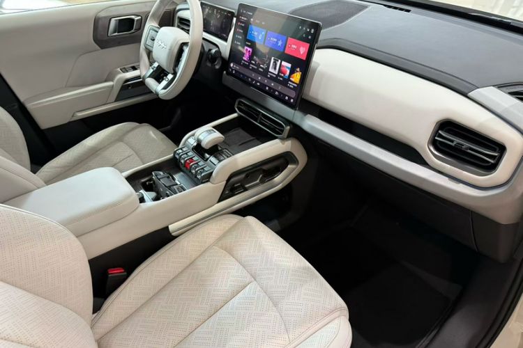 Used Formula Leopard Titanium 3 2025 501 km Four-Wheel Drive Drone Edition Interior 7