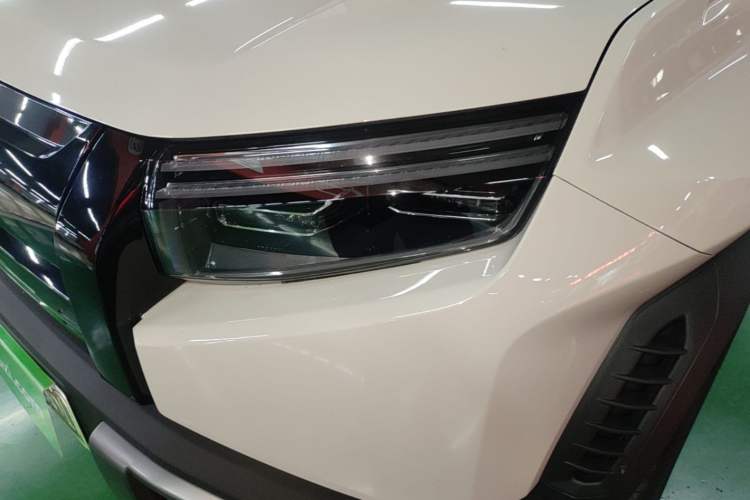 Used Formula Leopard Titanium 3 2025 501KM All-Wheel Drive Intelligent Driving Ultra Version Left Front Headlight
