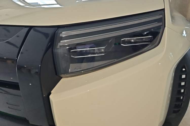 Used Formula Leopard Titanium 3 2025 501 km Four-Wheel Drive Drone Edition Left Front Headlight