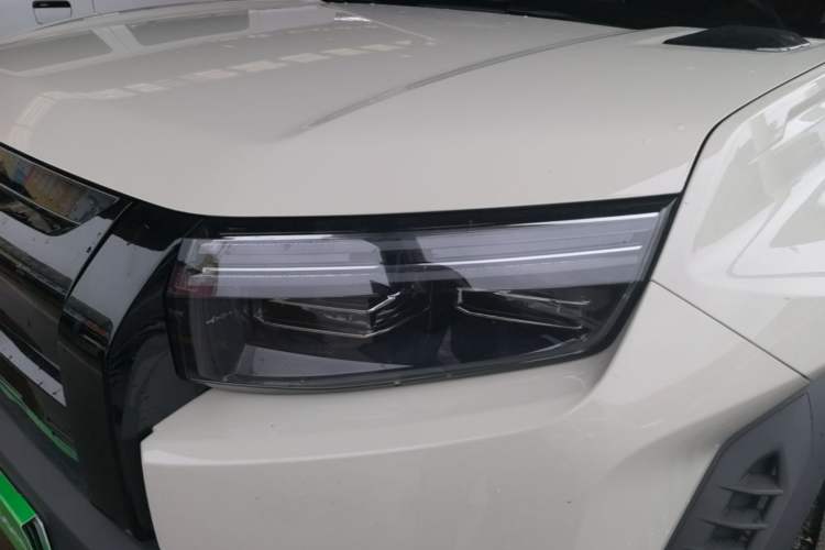 Used Formula Leopard Titanium 3 2025 501 km Range Rear-Wheel Drive Intelligent Driving Max Edition Left Front Headlight