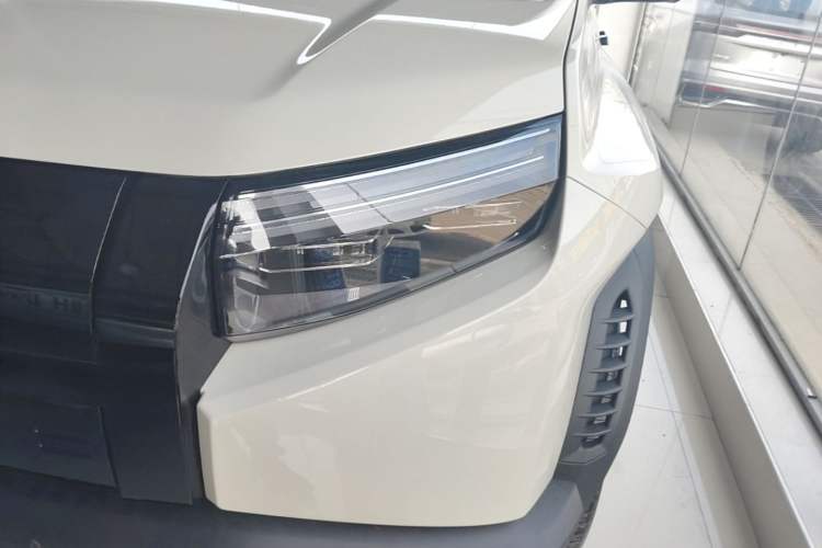 Used Formula Leopard Titanium 3 2025 501KM All-Wheel Drive Intelligent Driving Ultra Version Left Front Headlight